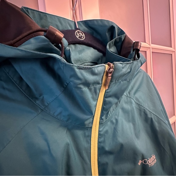 Waterproof Rain Jacket - Columbia Titanium Omni-Tech Women’s - XL - Like New - Picture 3 of 11